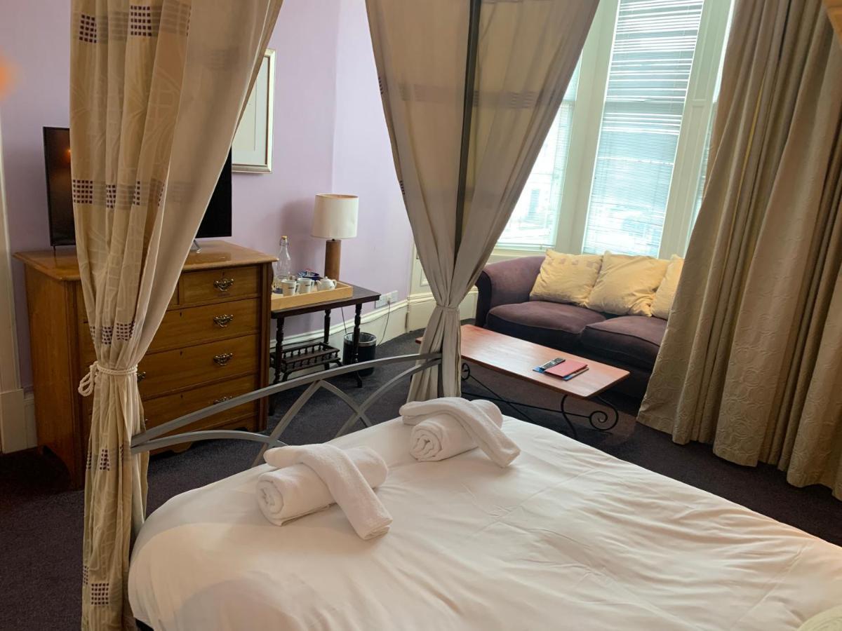 Four Poster Bedroom