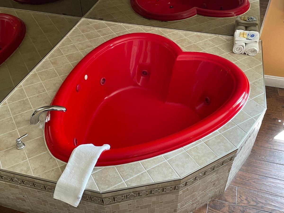 King Room with Heart Shape Jacuzzi