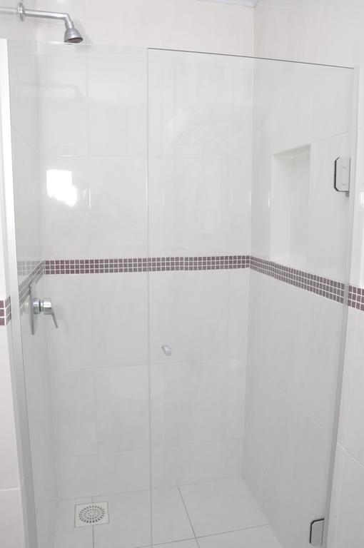 Quarto Grande com 2 Camas de Solteiro
