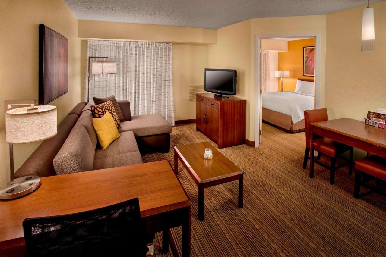 One Bedroom Suite Queen-Hearing Accessible