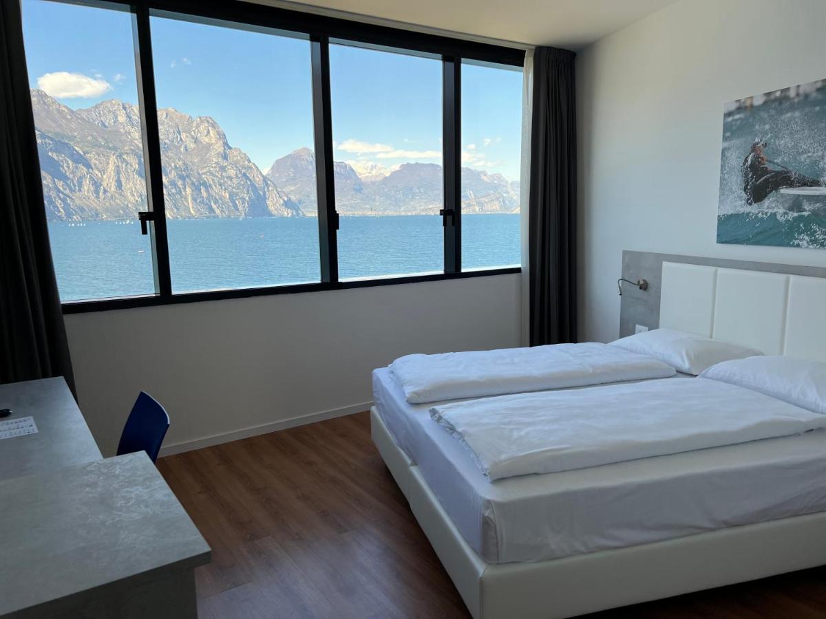 Camera Matrimoniale/Doppia con Letti Singoli con Vista Lago.