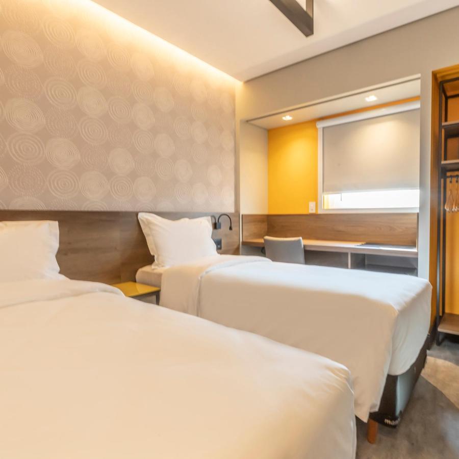 Standard Twin 2 Single Beds