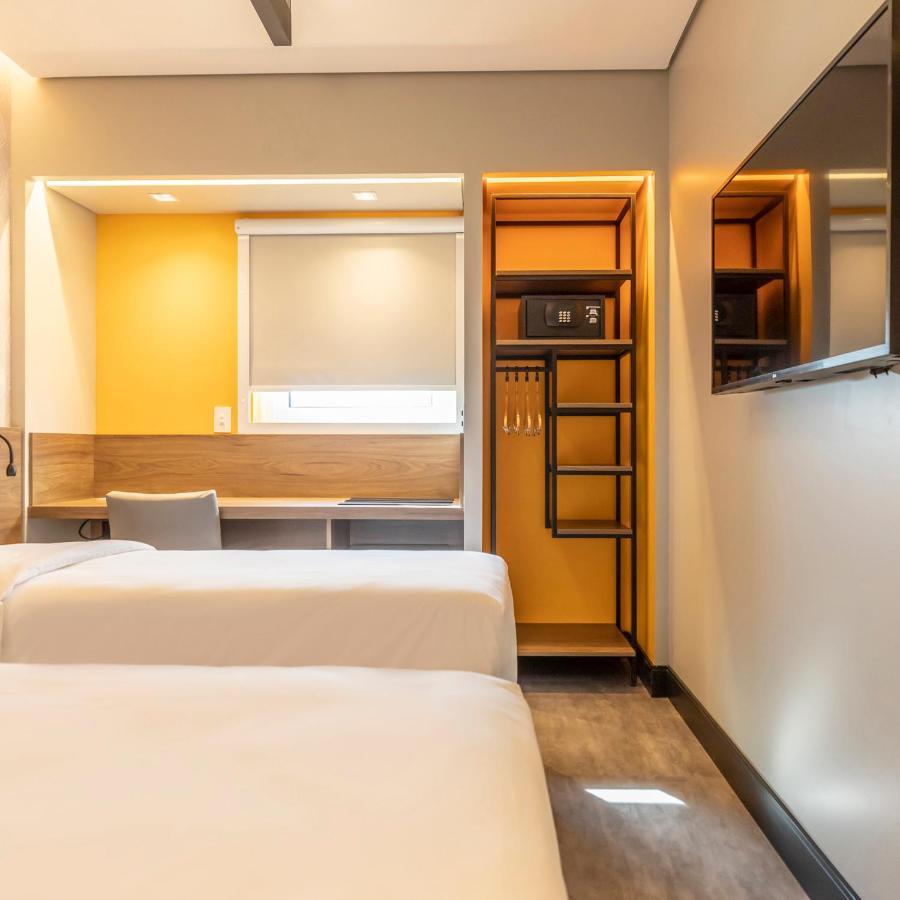 Standard Twin 2 Single Beds