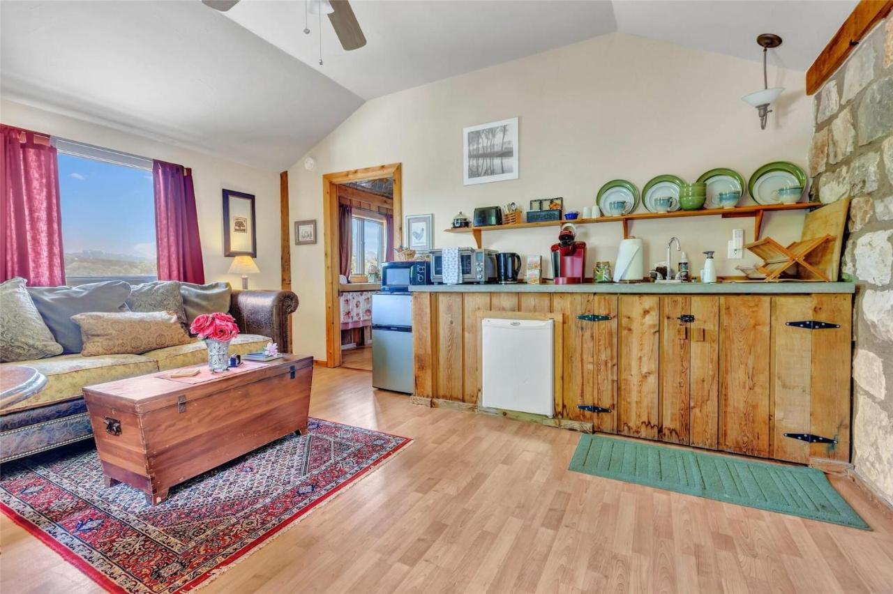 Deluxe Queen Suite