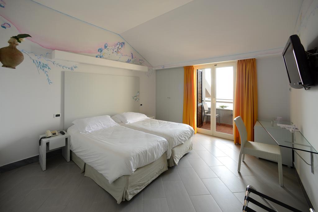 Premium Double Room with Sea View,670241565:JPEG