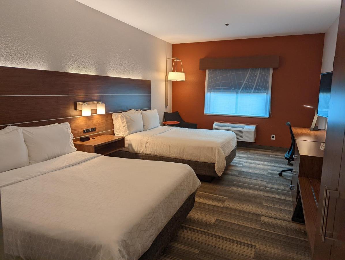 Standard Queen Room Two Queen Beds