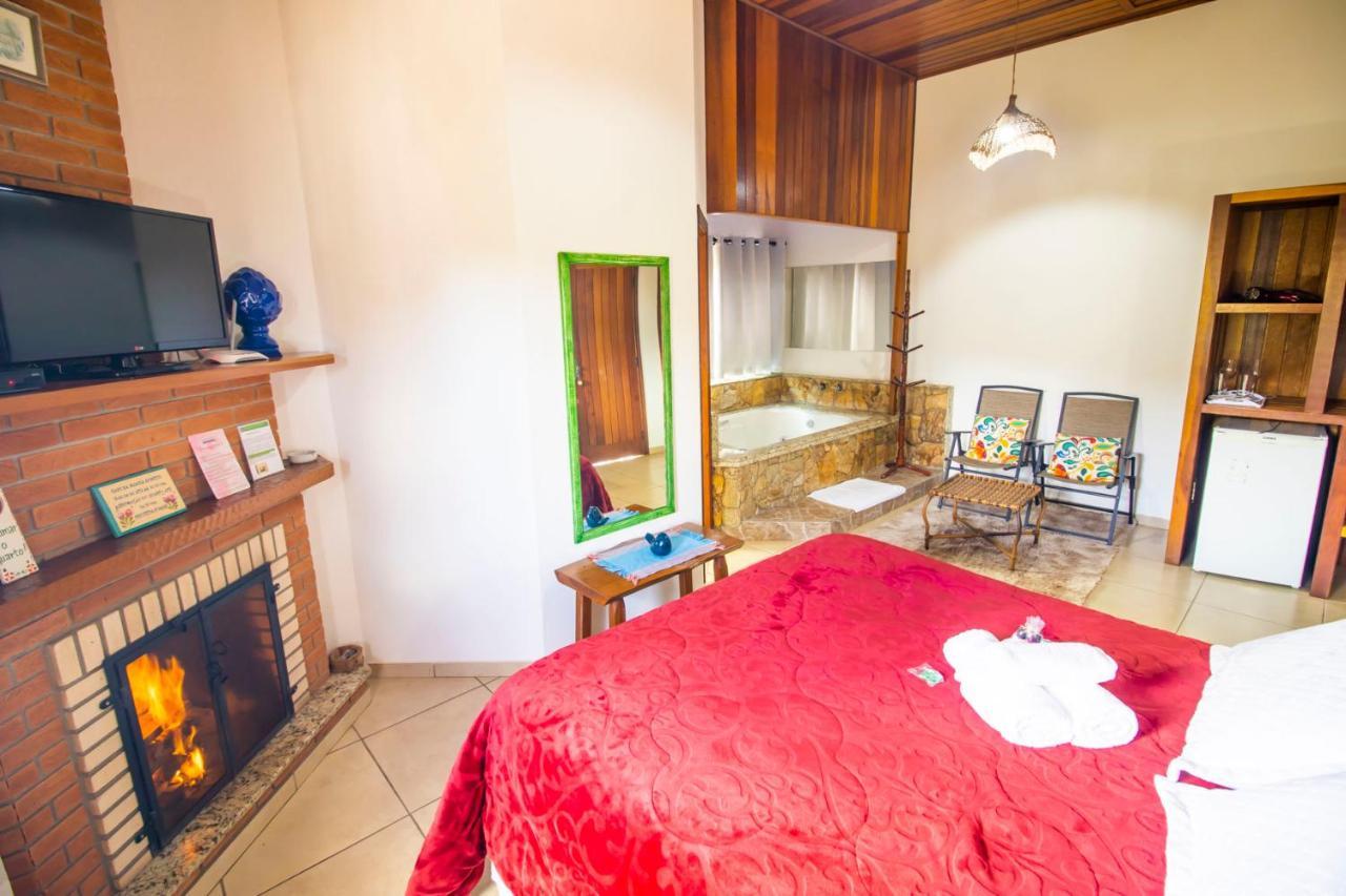 Suíte Luxo com Banheira de Hidromassagem