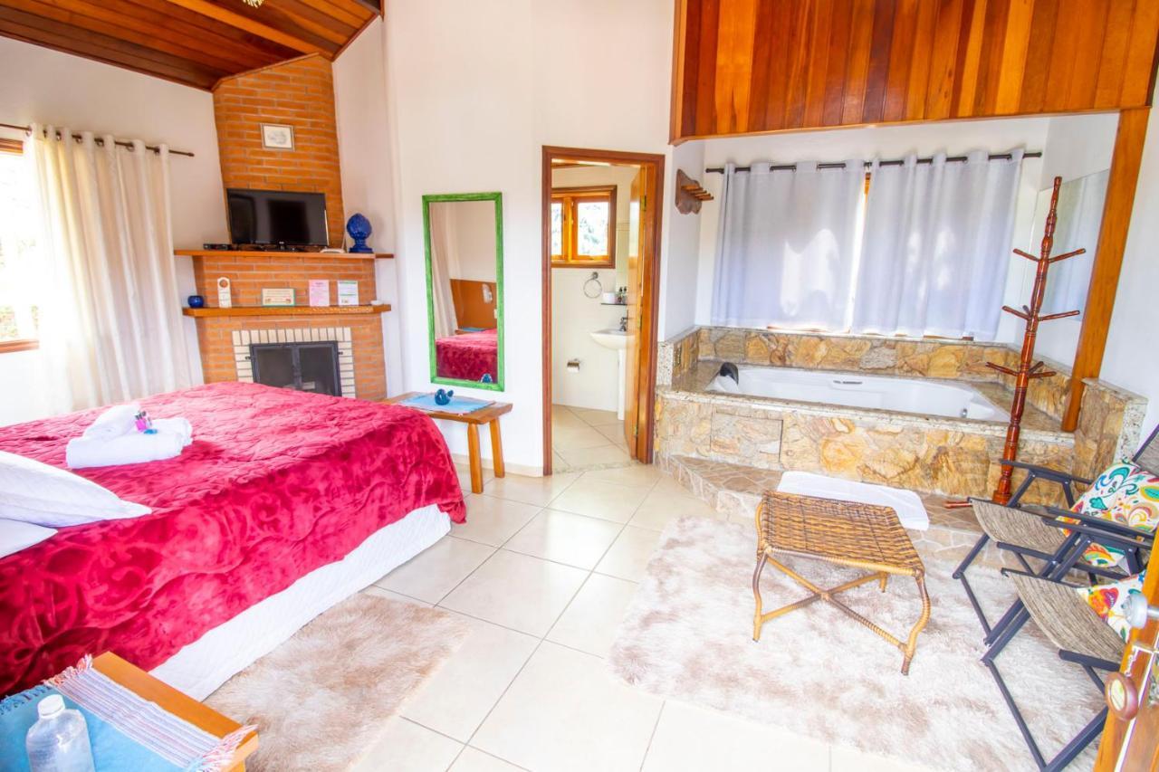 Suíte Luxo com Banheira de Hidromassagem