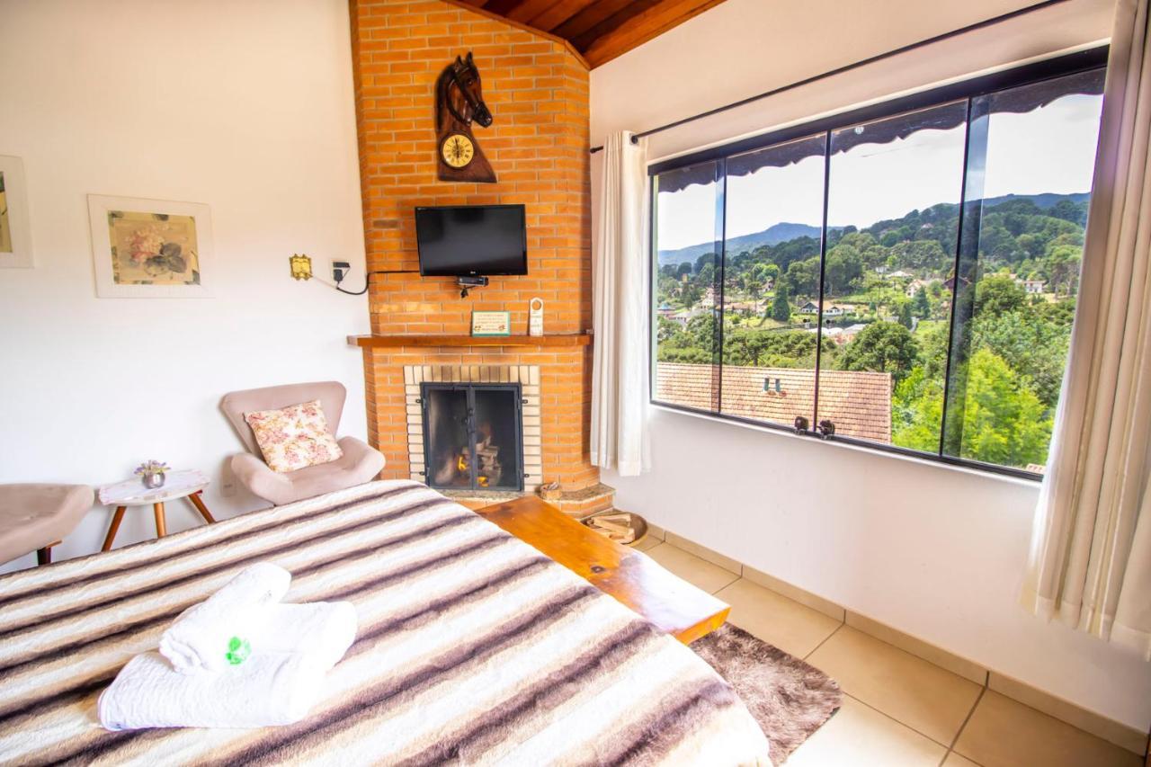 Suíte Luxo com Banheira de Hidromassagem