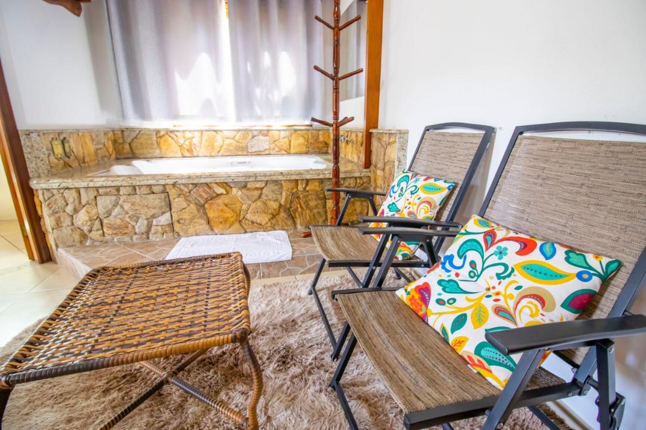 Suíte Luxo com Banheira de Hidromassagem