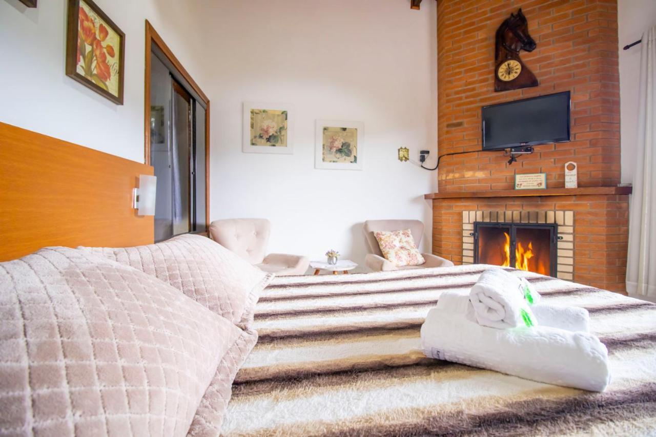 Suíte Luxo com Banheira de Hidromassagem