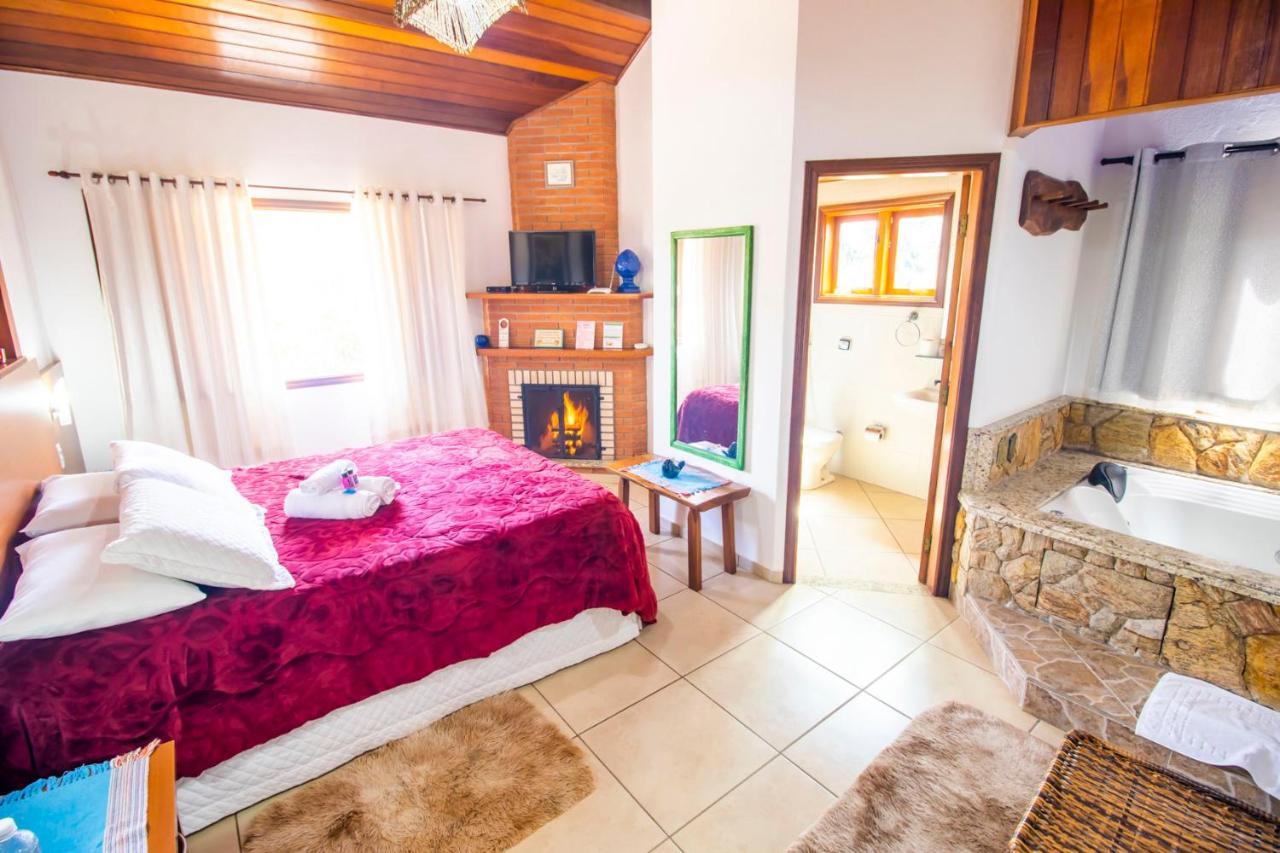Suíte Luxo com Banheira de Hidromassagem