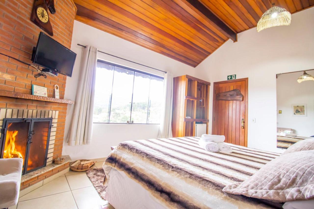 Suíte Luxo com Banheira de Hidromassagem