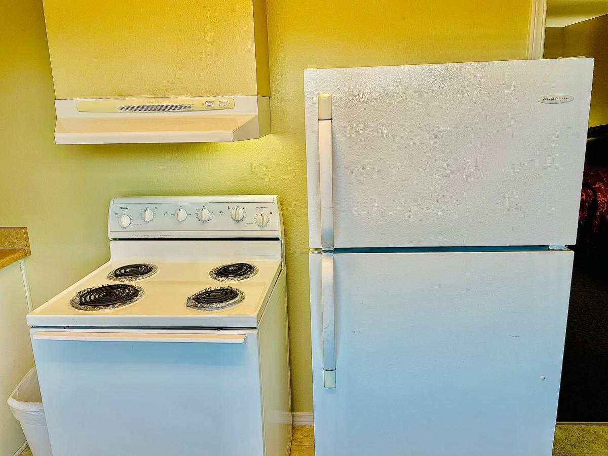 Deluxe Kitchen Room