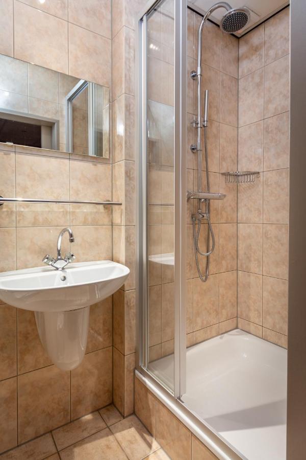 Comfort Double Room Rain Shower