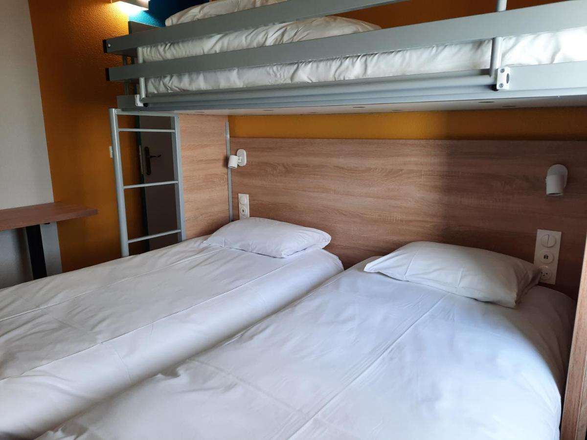 3 Single Beds