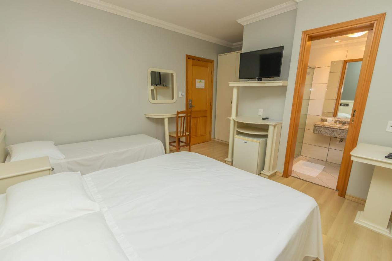 Deluxe Room Bath