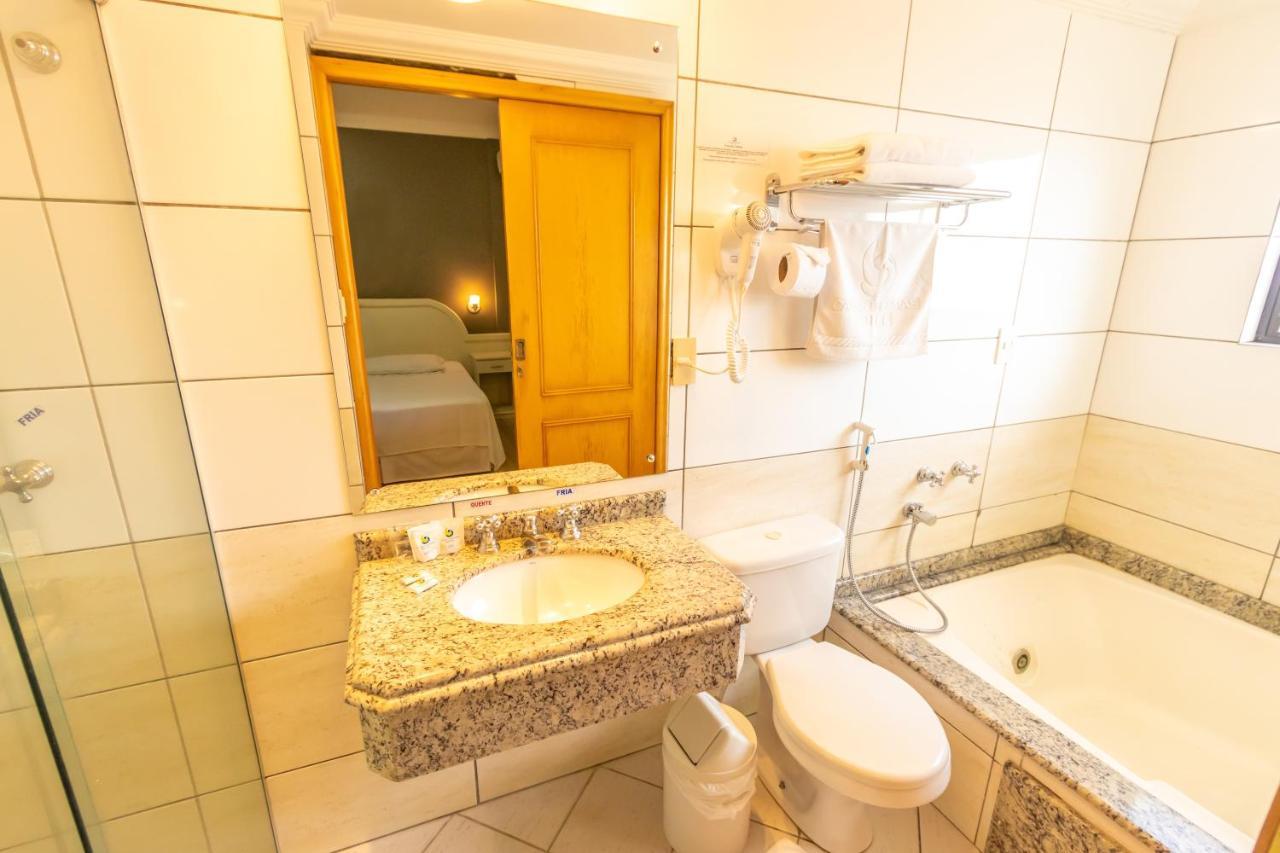Deluxe Room Bath