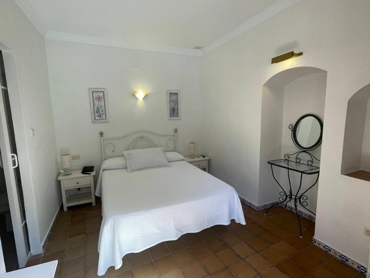 Double or Twin Room Garden View