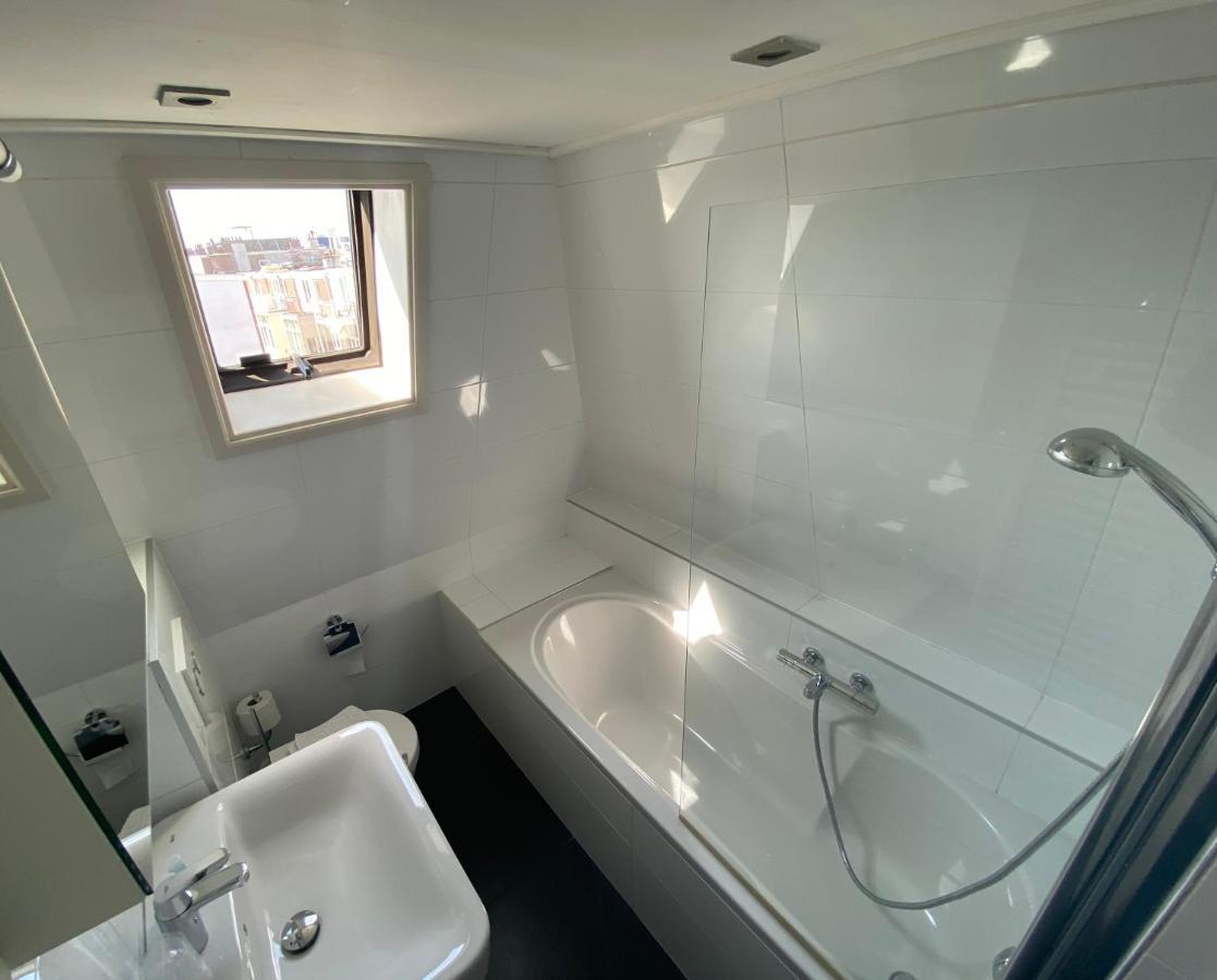 Deluxe Double Room Bath