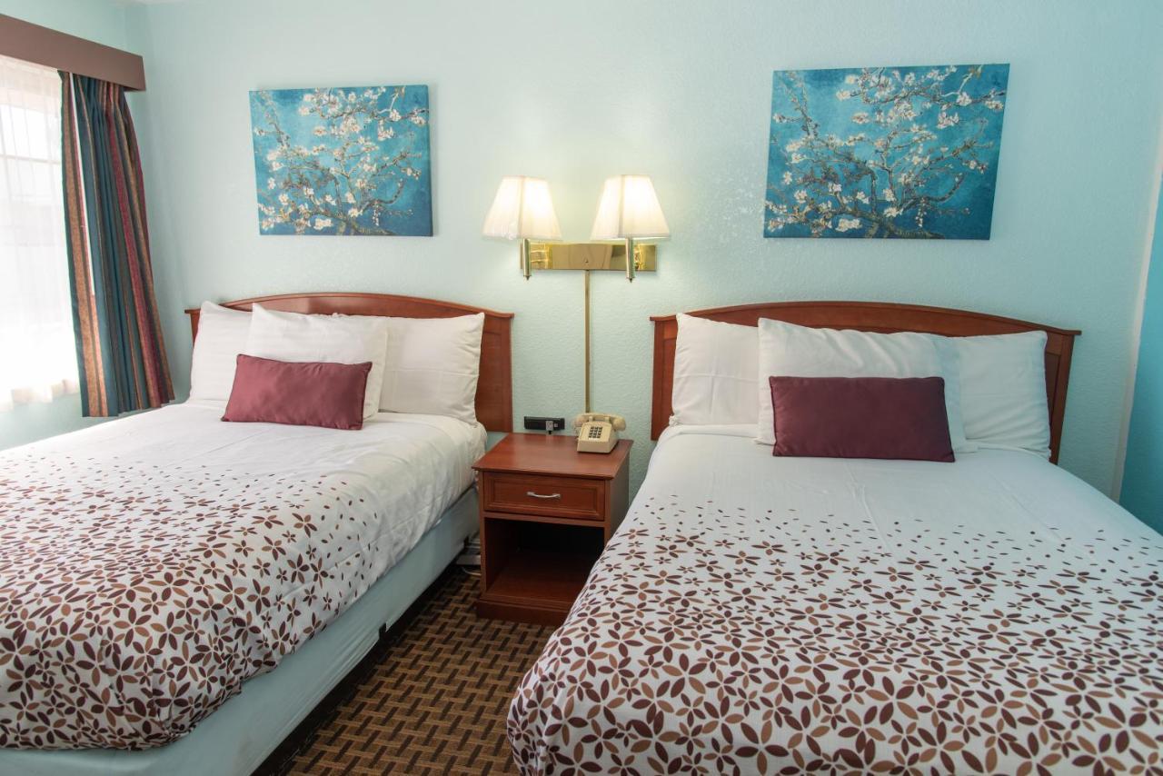Deluxe Queen Room