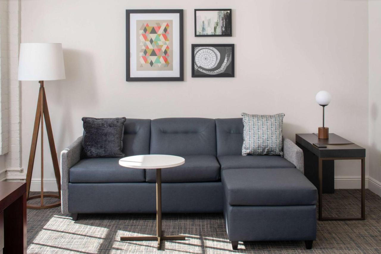 Studio Suite Queen Tub Mobility Accessible
