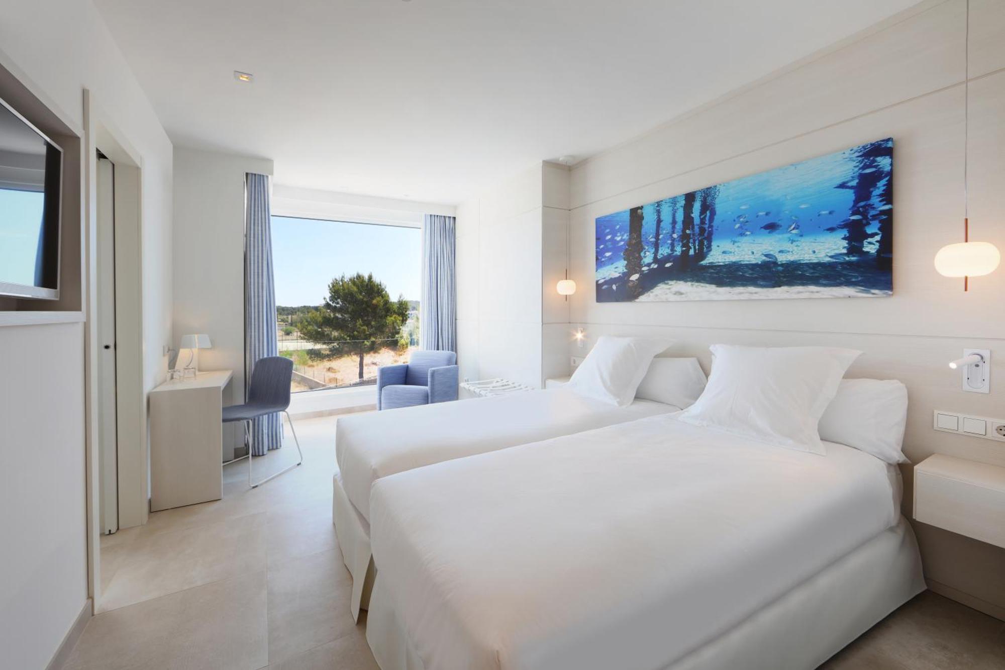 Double or Twin Room Side Sea View