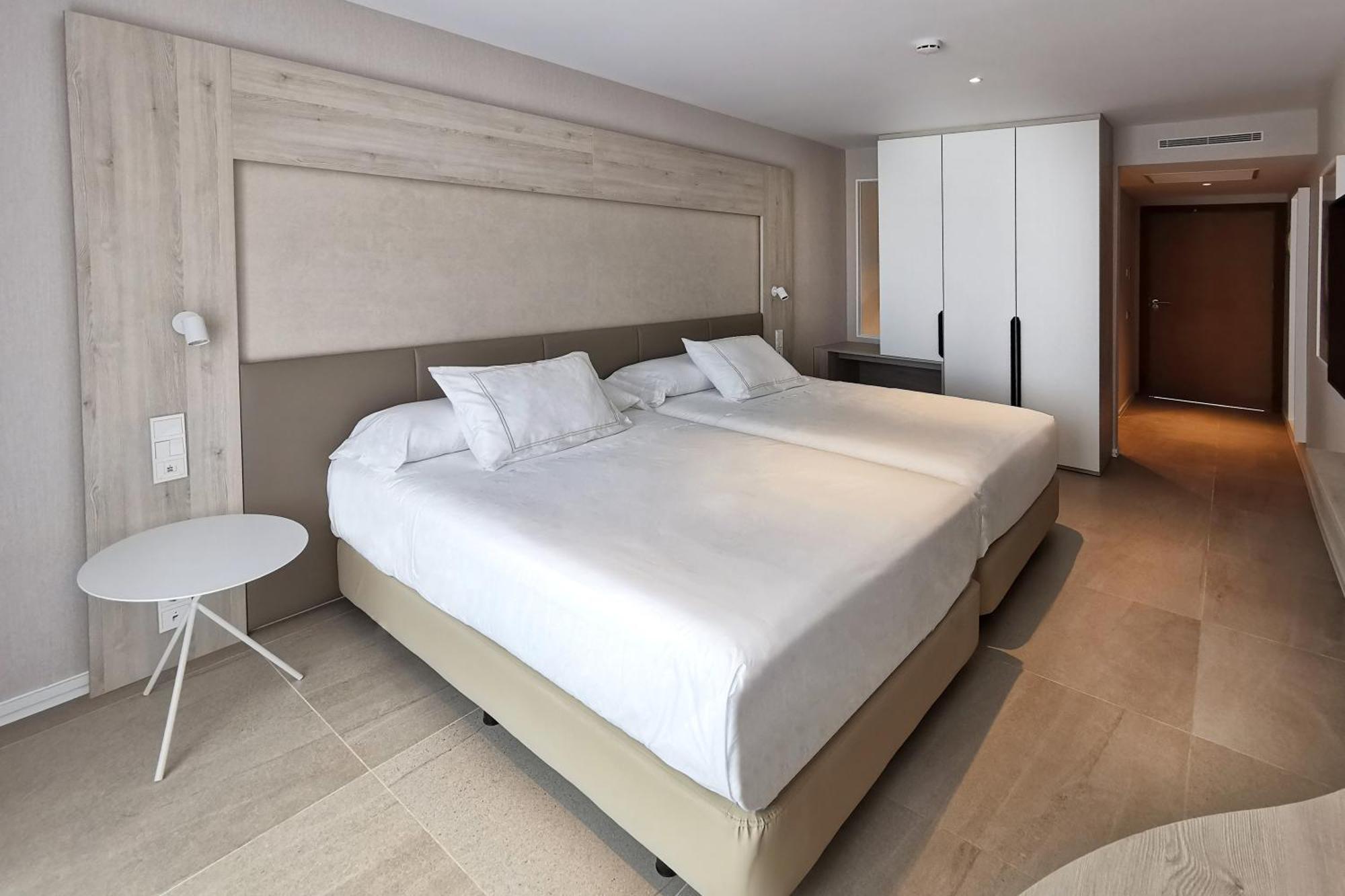Double or Twin Room Side Sea View