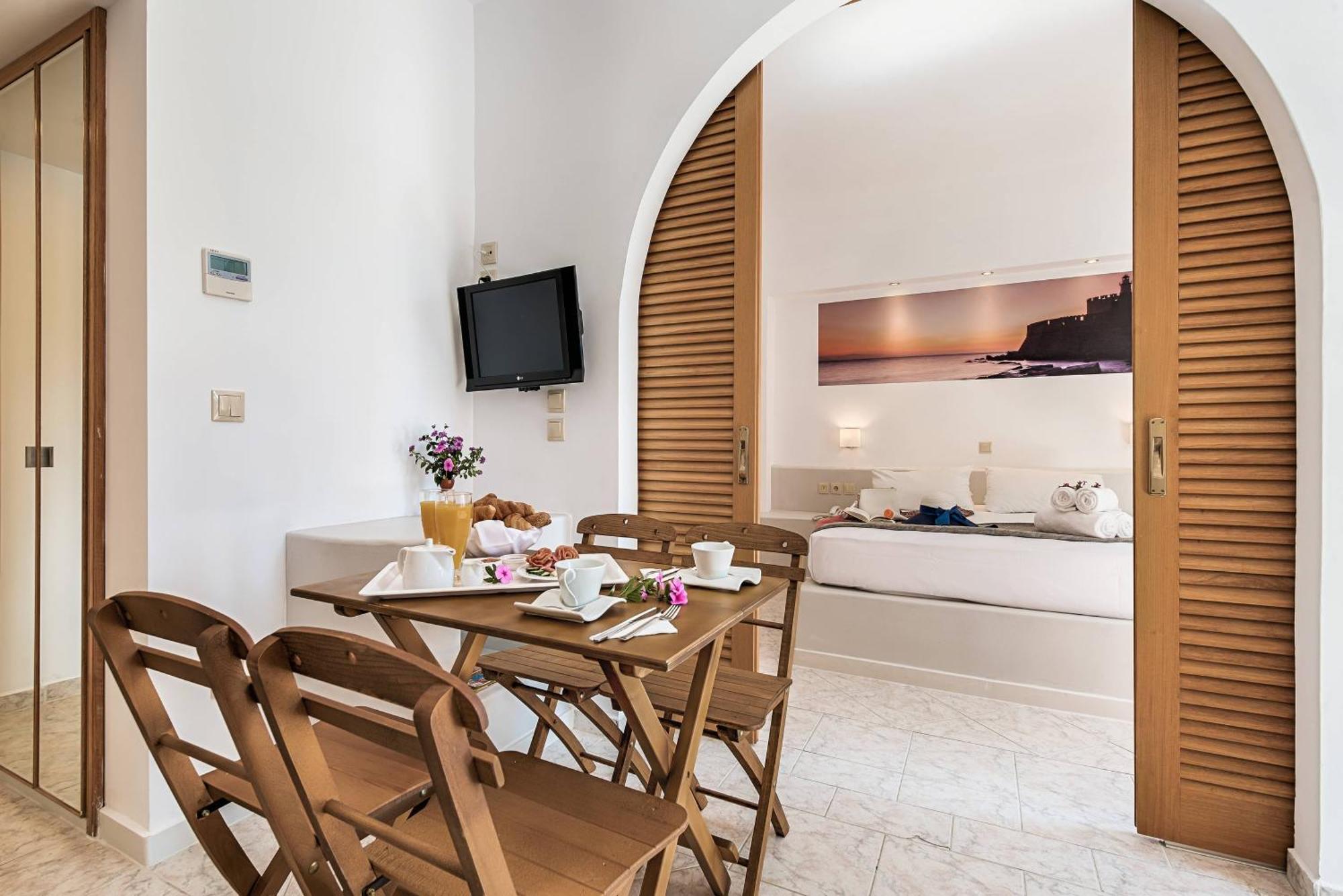 One-Bedroom Apartment 2-4 Balcony