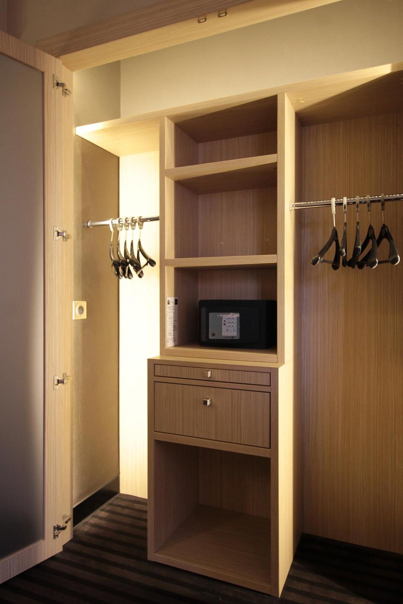 Family Room under 12