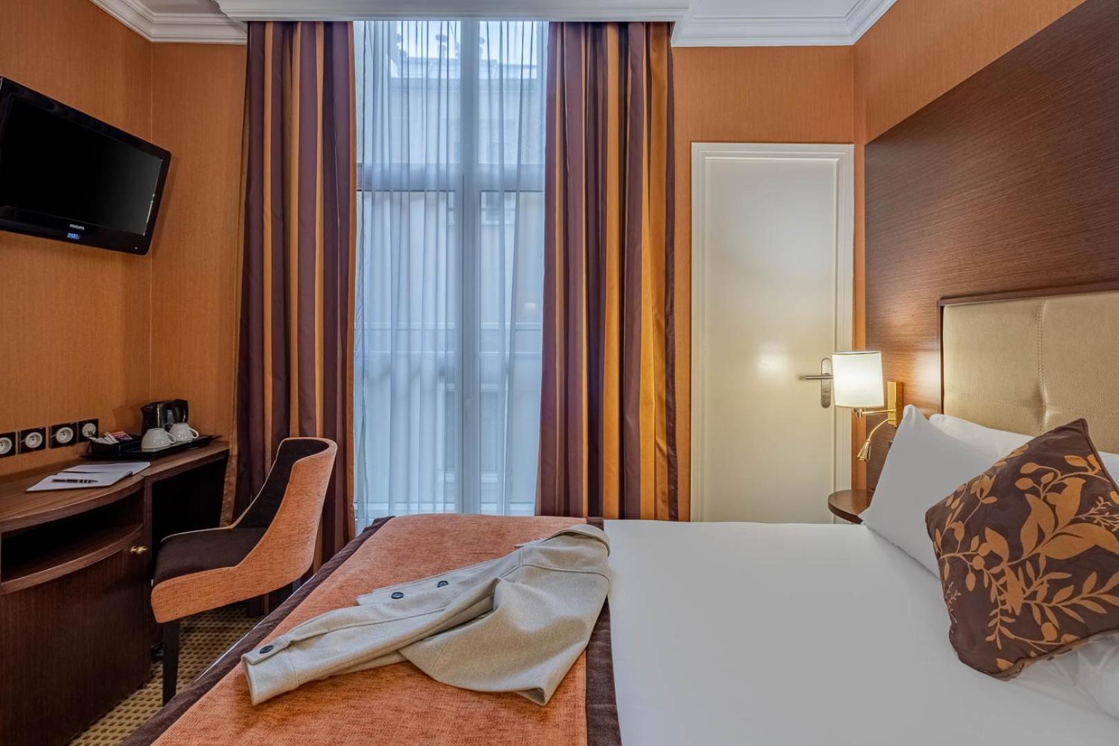 CLASSIC Double Room – Courtyard View