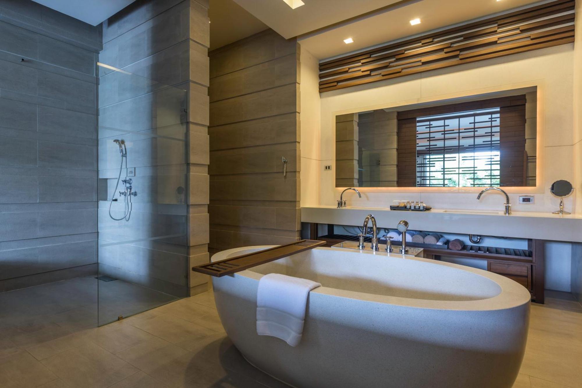 Deluxe Sky Pool Suite