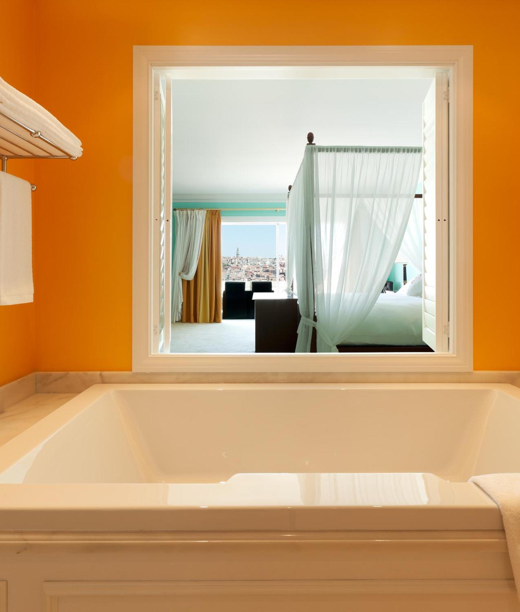 Deluxe Suite Panoramic River View