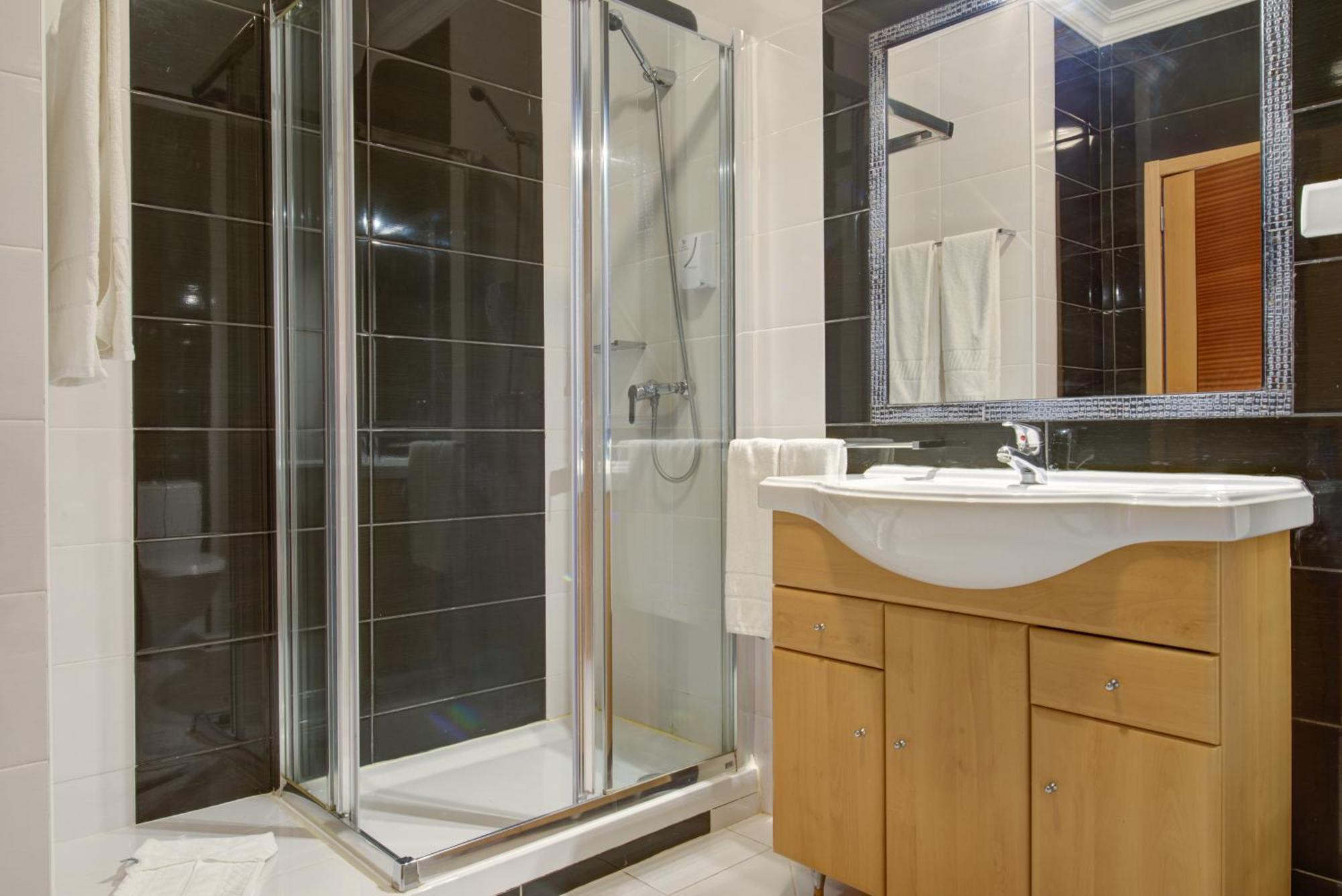 One-Bedroom Apartment Pool View