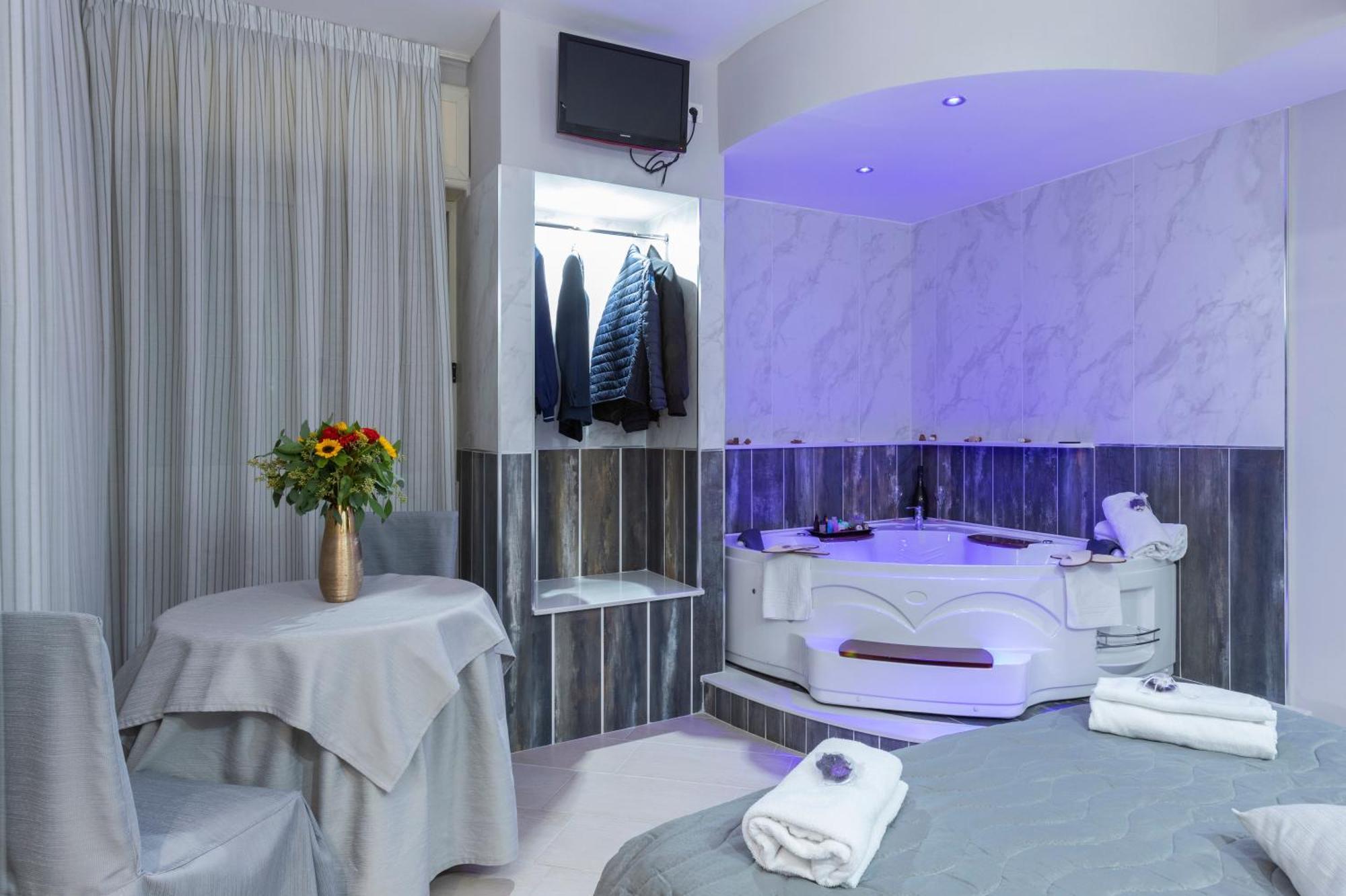 Junior Suite Spa Bath
