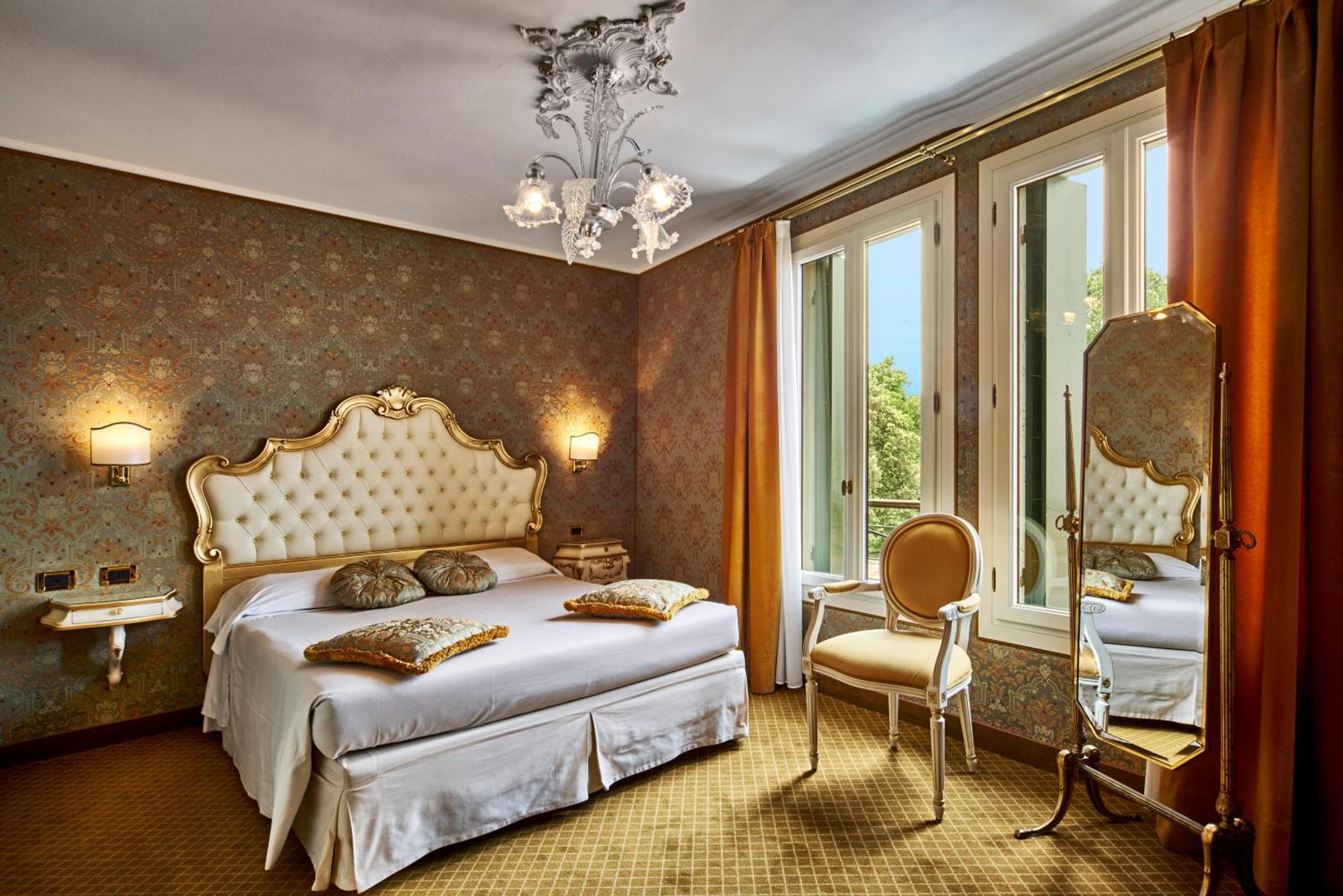 Deluxe room Canal View