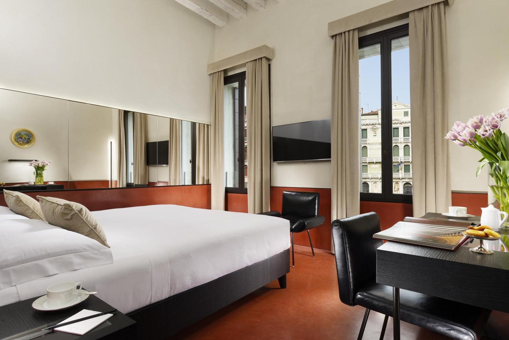 Deluxe Double Room Canal View