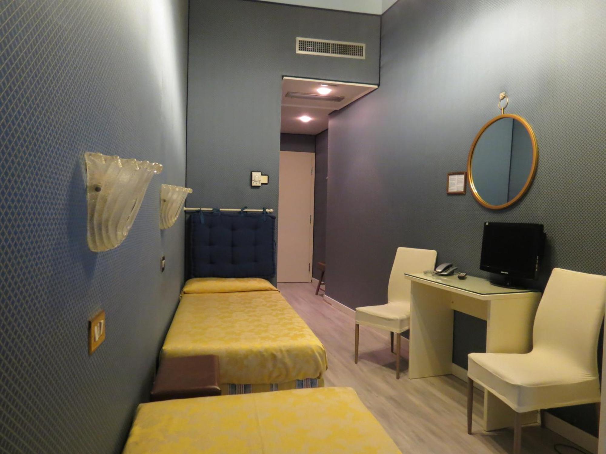 Twin Room,1498511197:JPEG