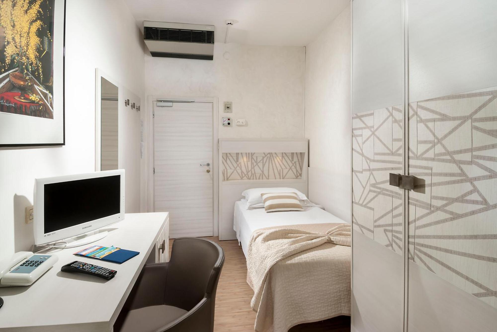 Standard Single Room,1209431551:JPEG