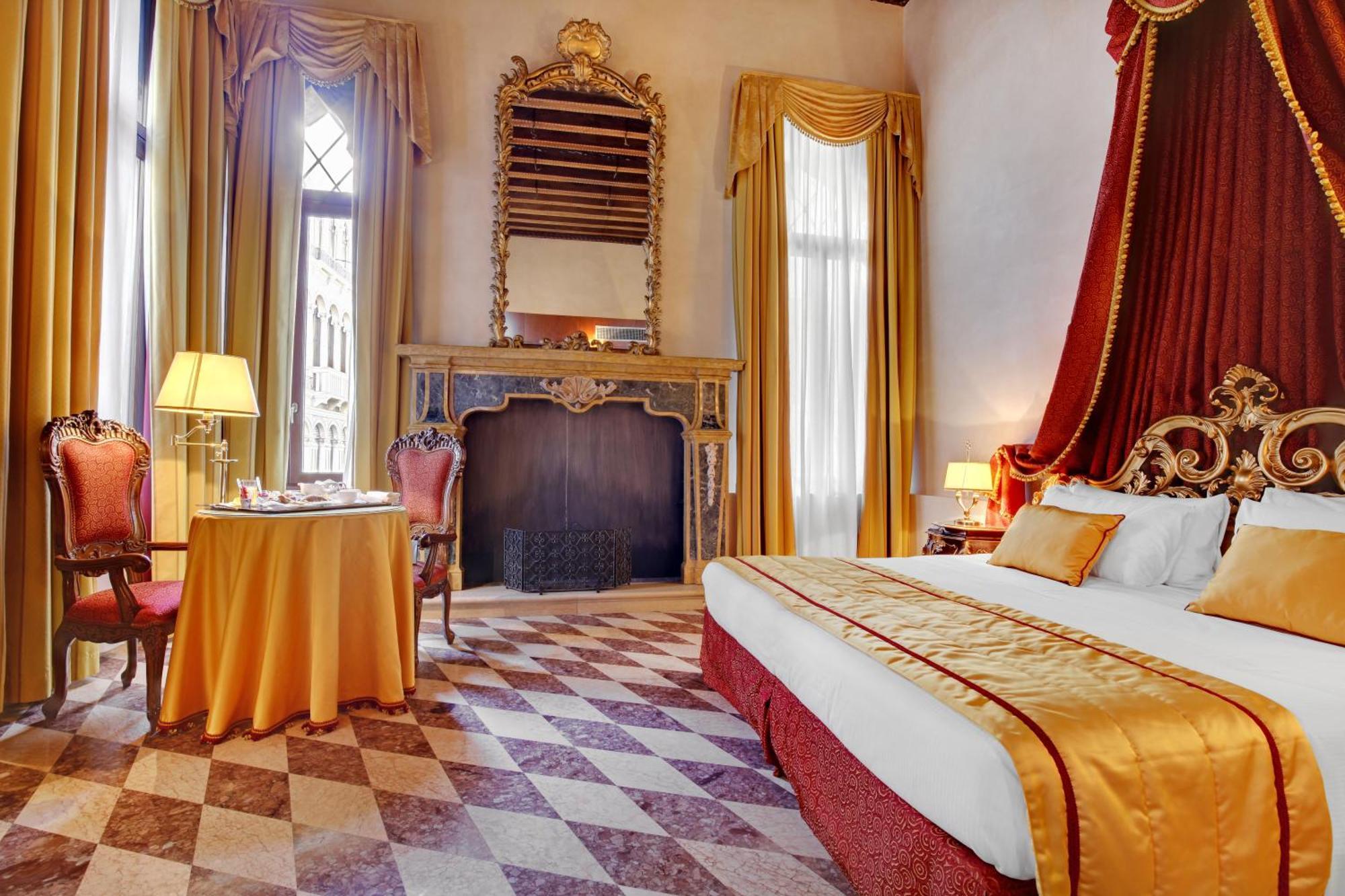 Royal Suite,1274550739:JPEG