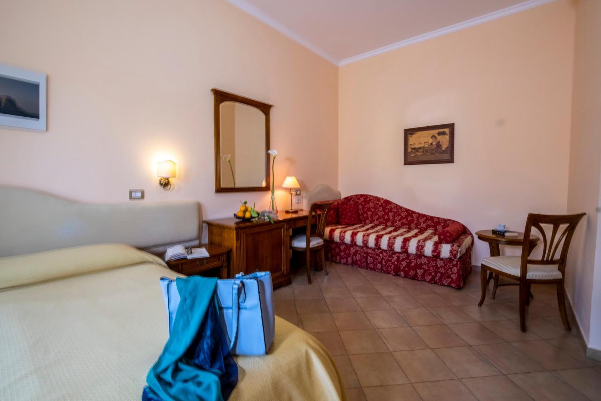 Large Double or Twin Room
