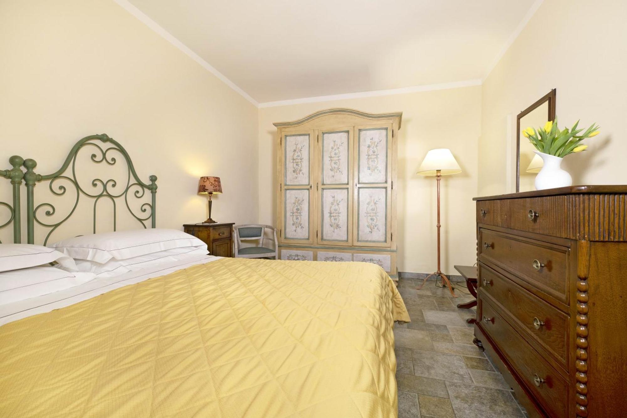 Apartment Double Room Sofa Bed