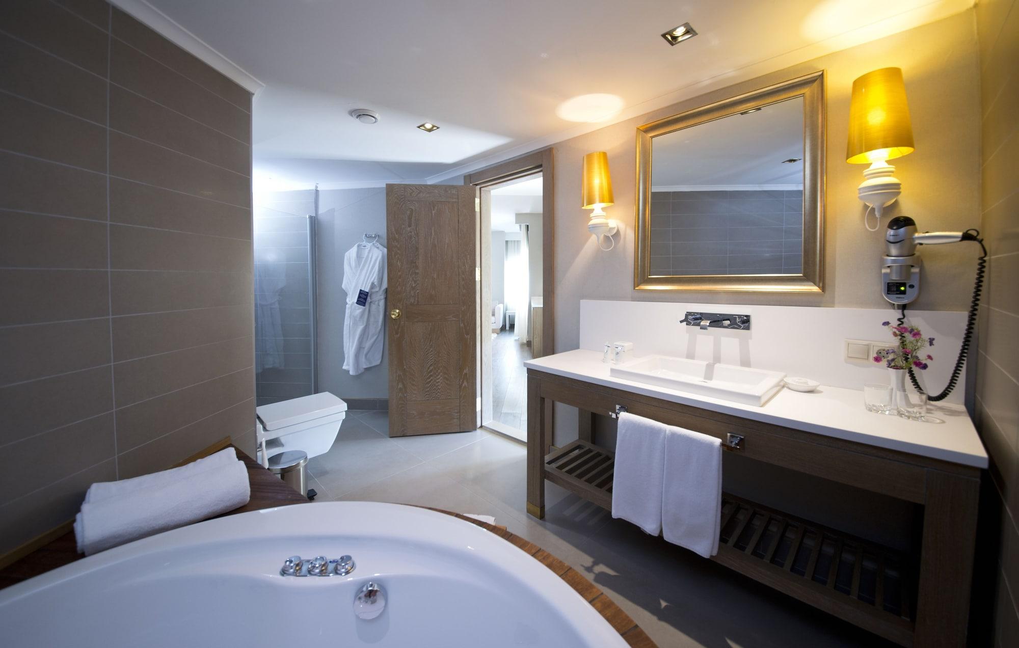 Jacuzzi Suite