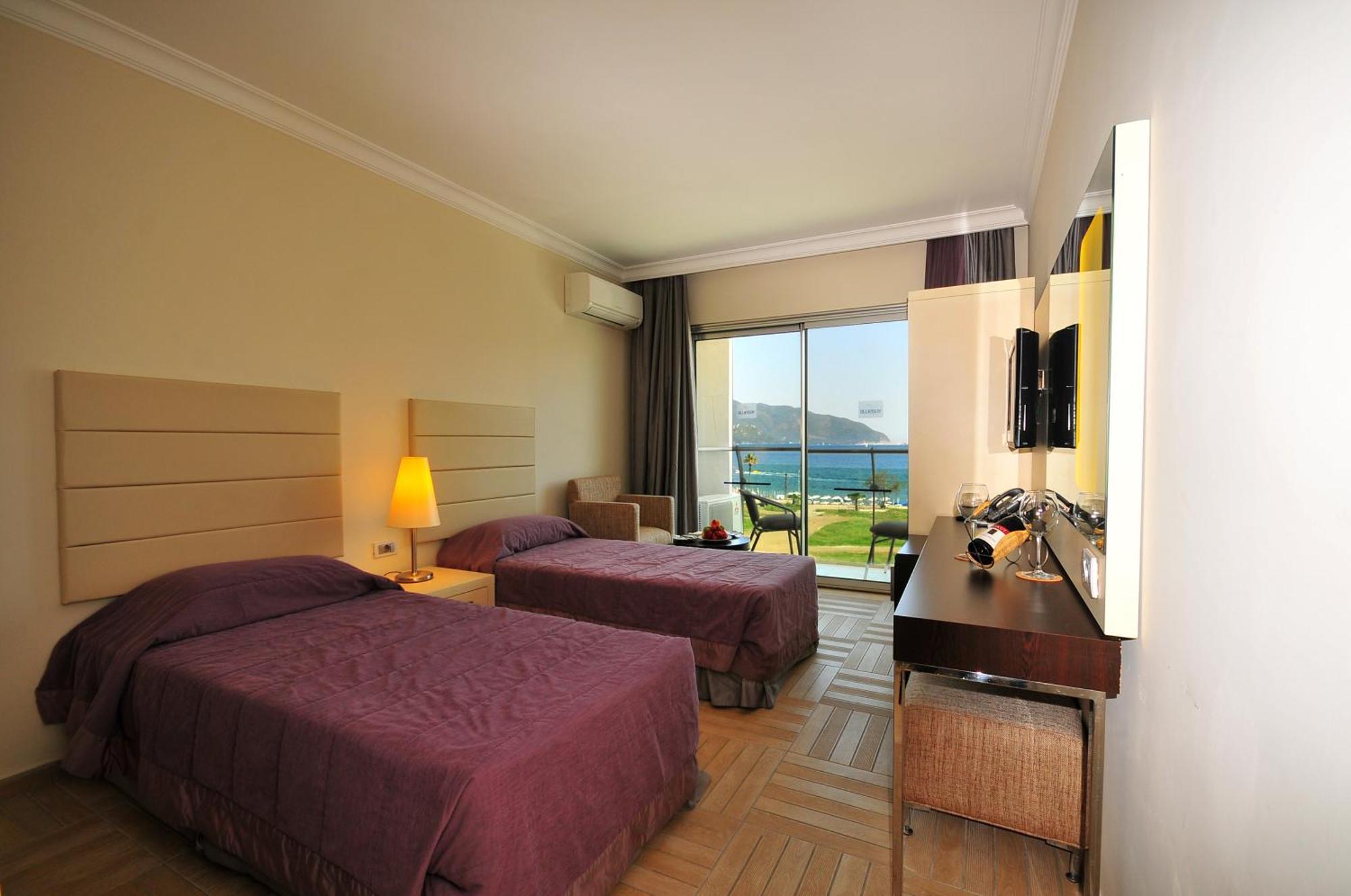 Double or Twin Room Sea View
