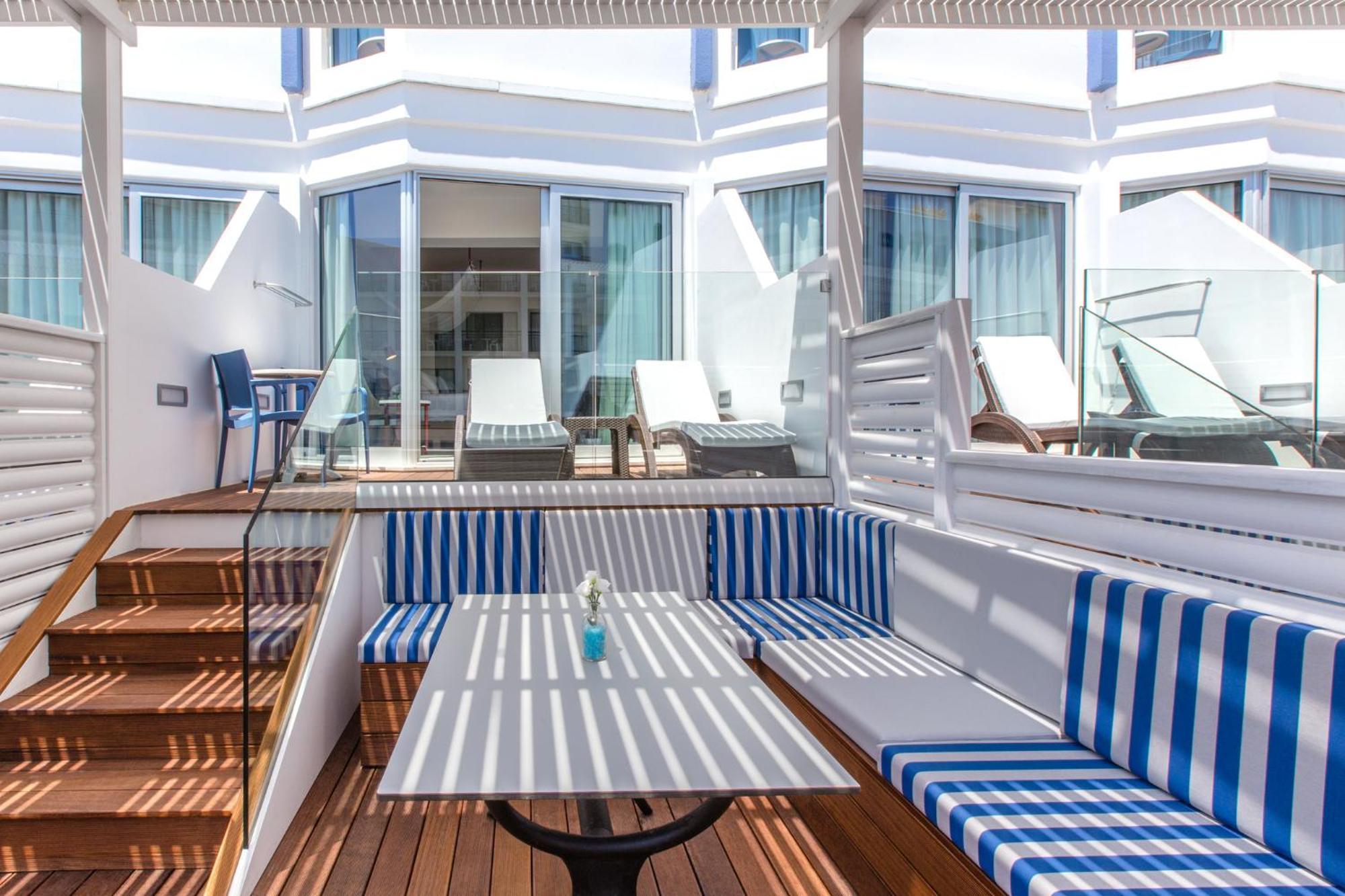 Junior Family Suite Side Sea View Private Terrace