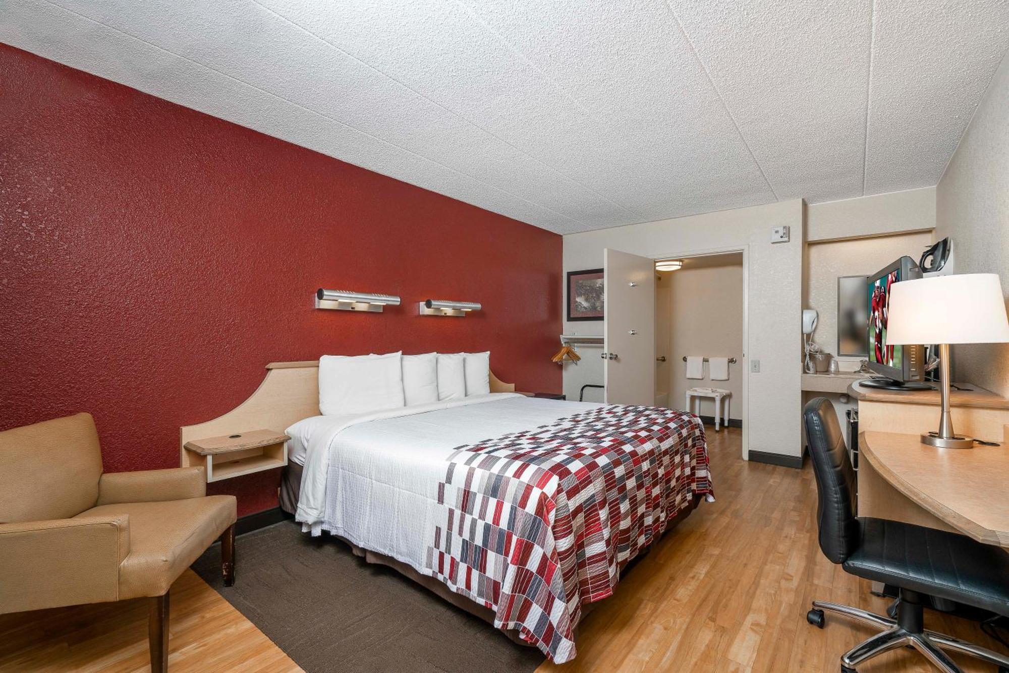 Superior King Room Disability Access Smoke