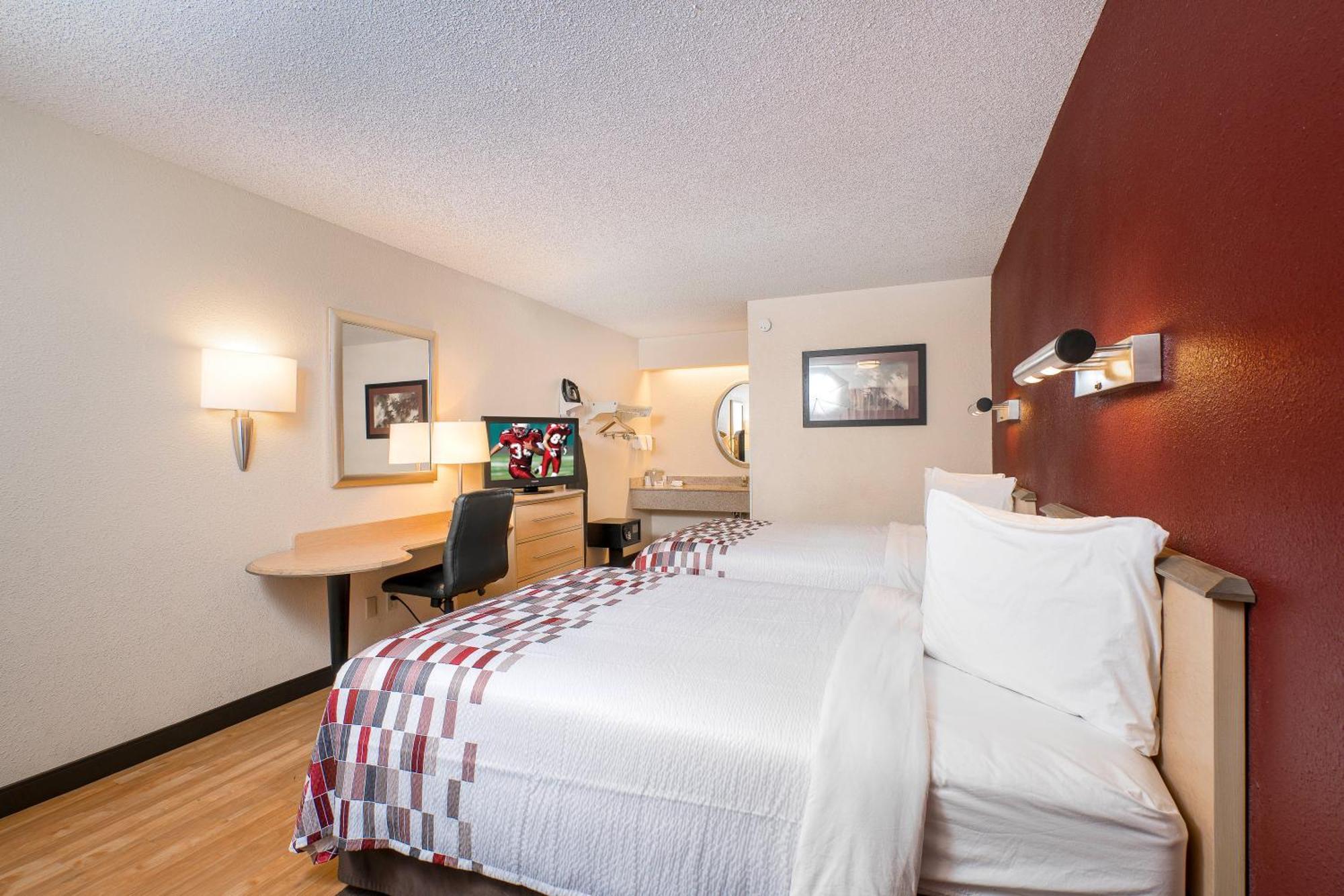 Deluxe Room Two Double Beds Smoke