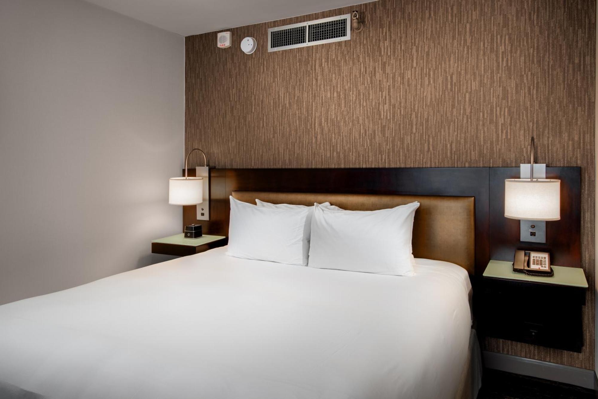 Corner King Room