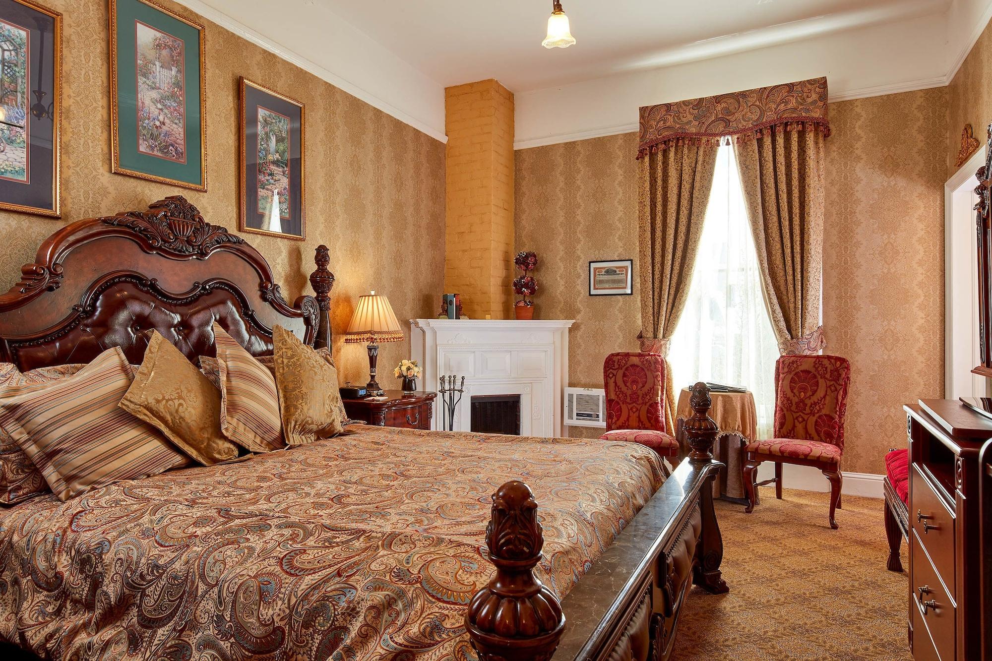 Deluxe King Room Fireplace