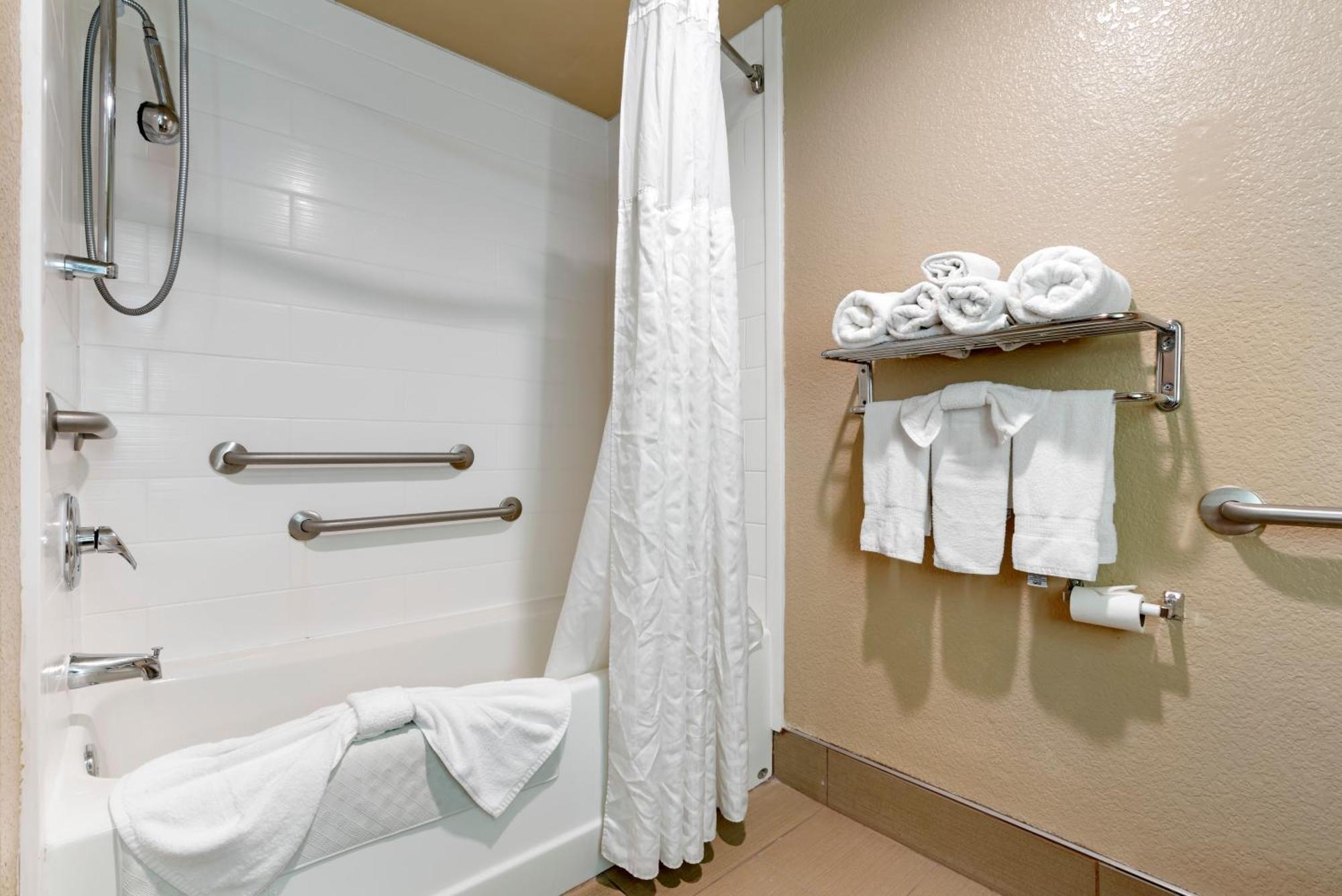 King Suite - Accessible/Non-Smoking